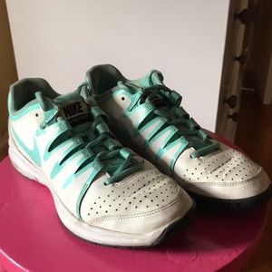 Pre owned Nike sneakers (willing to negotiate)